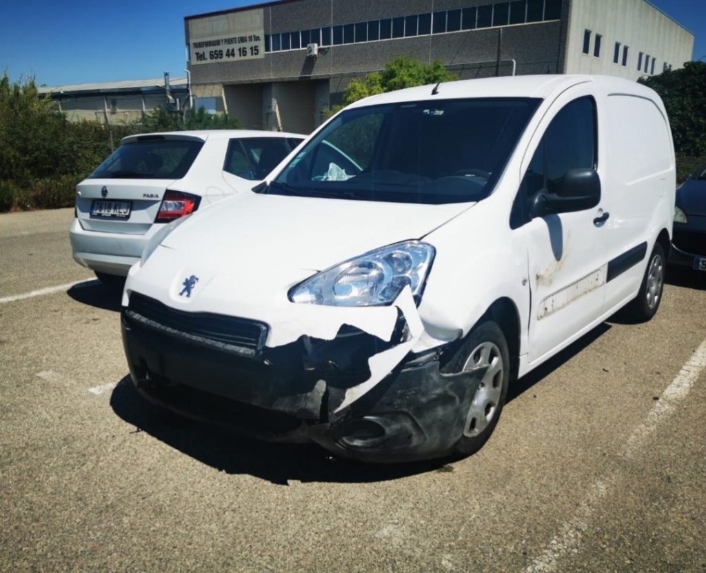 peugeot partner vehiculo para despiece 9hf 1024x831 - Peugeot Partner Vehiculo para despiece 9HF